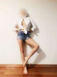 Erdemli Escort Bayan Gül: Renkli Saçları ve Benzersiz Hizmetleriyle Sizi Bekliyor
