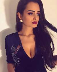 Mezitli Bölgesinde Büyüleyici Bir Escort Bayanın Çağrısı