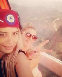 Mezitli Escort Bayan, Seksi Vücut Hatlarıyla Şaşırtıyor