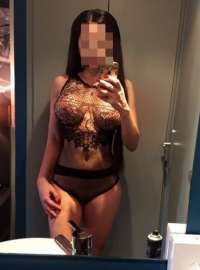 Mezitli Escort Bayan'a Eşsiz Deneyim: 79kg, 164sm Göz Kamaştıran Güzellik