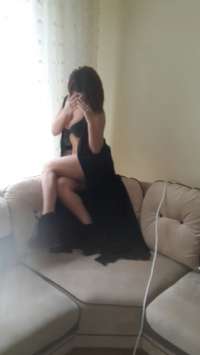 Mezitli Escort Bayan'ın Dinamik ve Hazır Duruşu