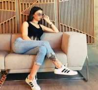 Yenişehir Escortla Keyifli Saatler – 70kg, 175cm ve Bambaska Bir Deneyim
